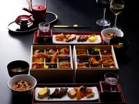 🎍2026年🎍1月1日・2日・3日・4日のランチタイム限定！【新春おせち御膳】　ホテル最上階の景色と共に愉しむ！