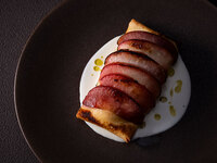 ≪Seasonal Dinner Set≫Crêpe of “Awaji Dori” Chicken and Truffle-flavored Potatoes, with Baked Apple