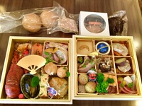 2段重箱にワインに合うオードブルをぎっしり詰め込んだフレンチおせち2026