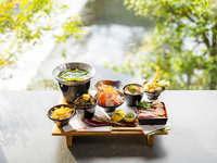 京丼五種食べ比べ膳~鴨ロースと冬野菜のすき焼き~（冬ver./2025.12月1日～）