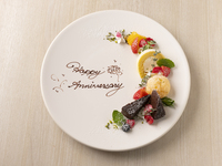 土日祝【ハレの日にもおすすめ】デザートプレートでサプライズを演出。選べるデリプレートランチ