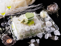 冬季限定约会套餐【只属于你们两人的冬日恋曲，在静谧的夜景映衬下】包含抹茶白巧克力心形蛋糕和马卡龙特制甜点，以及原创祝酒鸡尾酒♪ *甜点上还可以添加留言。