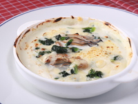 牡蠣とほうれん草のマカロニグラタン(ドリンク付）