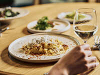 [Christmas Course] Toast with champagne + 4 appetizers + pasta + main course + dessert