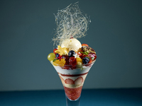 【平日｜ご褒美スイーツ】クリスマスパフェ  ドリンクセット（12/1～12/23）