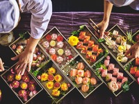  【節分福づくし～1/31・2/1限定】　16手の手毬寿司盛合せ〈天麩羅・おばんざい・デザートのビュッフェ付き〉