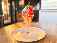 苺とオランジェットのパフェ