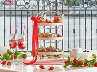 Strawberry Afternoon Tea (with a glass of champagne) <In-store seating>