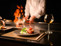 ＜ディナー＞【Christmas Dinner Course】日本三大和牛「松阪牛」と活オマール海老　～聖夜を彩る夜景とともに