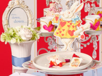 ＜土日祝＞『スペシャルデザート付きアリスのストロベリーアフタヌーンティー』“不思議の国のアリス”の甘いお茶会へ誘う！マリアージュフレールもお替り自由　12月26日（金）～