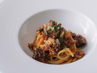 ＜平日＞『パスタ付きアリスのストロベリーアフタヌーンティー』“不思議の国のアリス”の甘いお茶会へ誘う！マリアージュフレールもお替り自由　12月26日（金）～