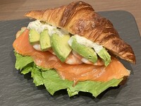 ＜平日＞『クロワッサンサンド付きアリスのストロベリーアフタヌーンティー』“不思議の国のアリス”の甘いお茶会へ誘う！マリアージュフレール1杯＋その他ドリンクお替り自由　12月26日（金）～