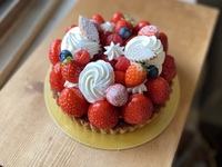 苺のタルト　15cm      (4〜6名様)