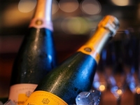 【Live Music & Chill Saturdays】