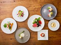 [Dinner] Chef's carefully selected full course meal featuring fresh fish delivered directly from Toyosu and Miura vegetables