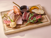 [10th Anniversary] A luxurious party plan featuring specially selected Hida beef and seasonal ingredients delivered directly from Toyosu, plus 2 hours of all-you-can-drink with over 80 drinks