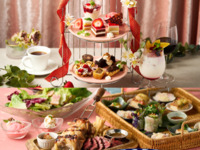 NEW【ディナー☆アフタヌーン】苺とチョコレートのアフタヌーンティースイーツ付き！『牛ハラミのグリル＆鶏もも肉のシュラスコ×チーズリゾット』など8品5皿