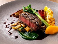 Lunch buffet with a choice of main course [January]