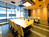 土日祝【個室120分制】牛ステーキ食べ放題付きディナービュッフェ＋100種類のアルコール飲み放題