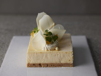 2層の半生チーズケーキ ゆず 8名様分【 ¥6,400円(税別) 】