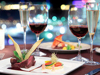 【Christmas2025】12/24,25限定★横浜夜景と特別フルコース☆タイ宮廷料理ごちそう晩餐会★彩り鮮やかな料理の数々