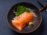 [A la carte meal] Local salmon sashimi