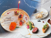 【週末記念日ランチ】　黒毛和牛のグリルとサーモンレアカツWメイン