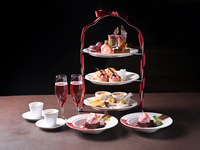 ショコラとベリーたちの共演　アフタヌーンティーセット　乾杯スパークリングワインカクテル