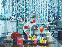 [Weekends and Holidays / 18% OFF WEB] Conrad Osaka x Nicolai Bergmann Flowers & Design "Blooms & Bites" Strawberry Afternoon Tea with Welcome Cocktail