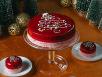 WHOLE - Strawberry Champagne Mousse 