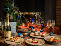 2025Xmas course＋シャンパンフリーフロー＋窓際個室確約(16:00or18:00or20:30スタート限定)