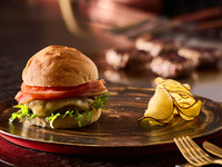 『匠~KIWAMI BURGER~』パテ2倍&フォアグラ付き