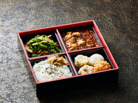 【夜受取】青椒牛肉絲と麻婆豆腐弁当