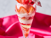 【土日祝】「1ドリンク付き 大人のご褒美ストロベリーパフェ～Strawberry Shortcake～」(15:30～)