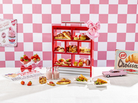 【Web Reservations Only / Weekdays】All-You-Can-Drink Including Sparkling! American 50s-Style with Bread as the Star × Strawberry Afternoon Tea 'Strawberry Petite Boulangerie'