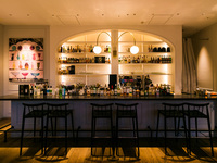 Reservas limitadas a uma data específica, aceitas para grupos de 3 pessoas ou mais! [2 horas de bebidas à vontade inclusas] Plano para festa com pato assado e ingredientes que permitem apreciar a essência da região (mínimo de 90 minutos)