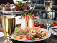 オフィシャルWeb限定最安値【苺のナイトアフタヌーンティー】キュートな3段スタンド＆アルコール飲み放題+滞在無制限