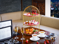 オフィシャルWEB予約限定【苺と抹茶のナイトアフタヌーンティ】59階からの夜景と共に楽しむ+乾杯酒&カフェフリー(土日祝限定)