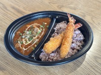 豚と大根の八丁味噌カレー　手仕込み海老フライ