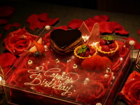 [Anniversary ~A Profusion of Flowers~] A toast with an original cocktail included ☆ Celebrate with a crimson rose box cake ★ Winter special course (with a toast/opera heart cake)