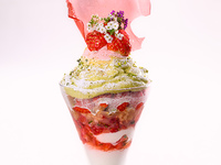 【平日・ティータイム】苺尽くしのパフェ（カフェドリンク付）(1/8～2/28)