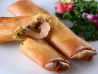 Five-item spring rolls with shrimp and pork