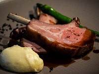 Lunch buffet with a choice of main course [February and March]