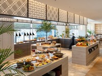 【時間無制限平日ランチビュッフェ】選べるメイン＆豊富なデザートや神戸紅茶含むフリードリンク付