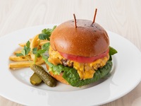 AVOCADO CHEESE BURGER