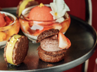 【2月2日〜】14時限定 / バンカーズバーでいちごとチョコレートのアフタヌーンティー / フリードリンク付