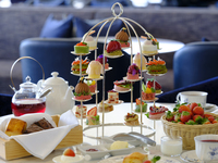 ストロベリーイブニングハイティーセット（ワイン・カクテルフローフロー付）