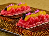 Private room guaranteed [Umeda Ushimitsu Opening Commemorative Course] We offer six carefully selected grilled dishes, including "Wagyu and Tuna Yukhoe Dog," "Wagyu Fillet Brioche Cutlet Sandwich," and "Selected Loin Yaki Sukiyaki - Blended Sauce, Rich Egg Yolk."