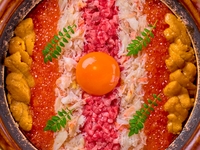 個室確約【VIPコース】「和牛の雲丹ユッケドッグ」「黒毛和牛の厚タン」「厳選ヒレ肉のブリオッシュカツサンド」「特選和牛ヒレの焼きすき　〜トリュフ、濃厚卵黄〜」をお召し上がりいただけるコースです。