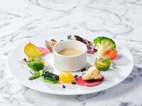 【1月限定！ご友人とのお食事におすすめ】スパークリングワイン付！前菜は横浜野菜のバーニャカウ夏・メインが選べる全4品プリフィックスランチ（平日）